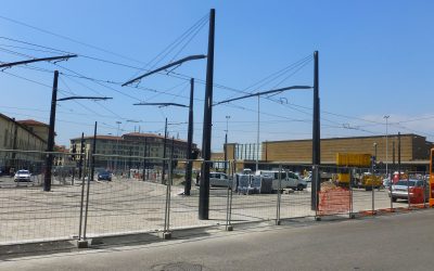 De paaltjes van de Discordia op het stationsplein in Florence